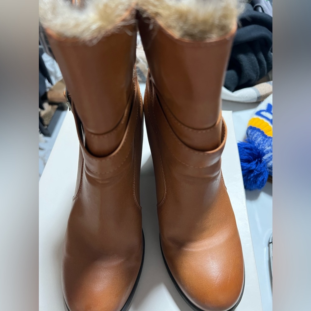 Brown booties with fur